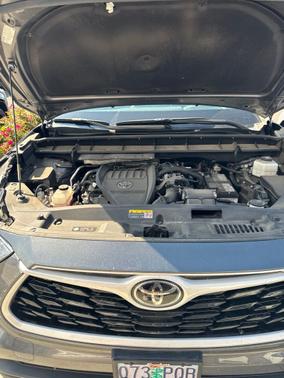 Gray 2023 Toyota Highlander LE