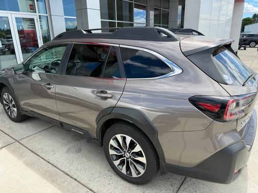 Brilliant Bronze Metallic 2024 Subaru Outback Limited
