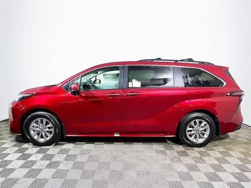 2025 Toyota Sienna XLE
