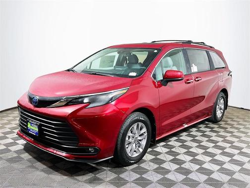 2025 Toyota Sienna XLE