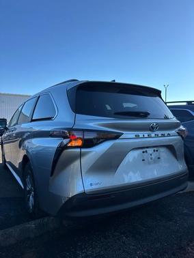 Celestial Silver Metallic 2025 Toyota Sienna XLE