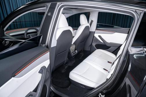 2026 Tesla Model Y Premium Rear-Wheel Drive