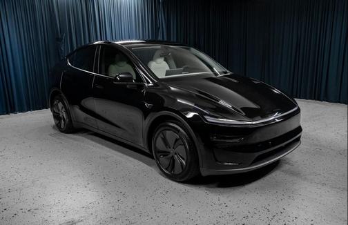 Diamond Black 2026 Tesla Model Y Premium Rear-Wheel Drive