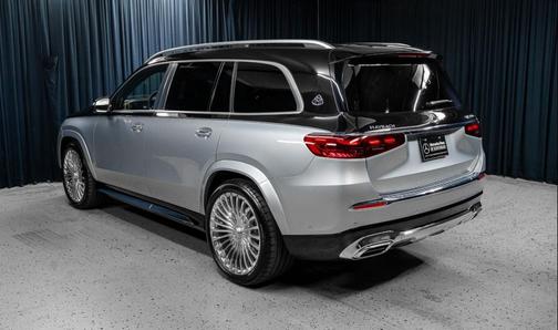 Cirrus Silver/Obsidian Black 2025 Mercedes-Benz Maybach GLS 600 4MATIC