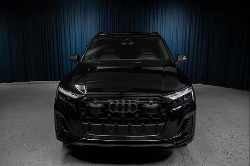 Mythos Black Metallic 2025 Audi Q7 55 Prestige