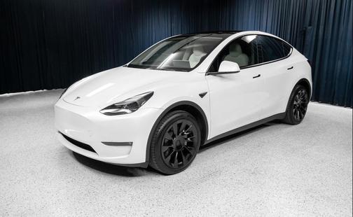 Pearl White Multi-Coat 2023 Tesla Model Y SUV