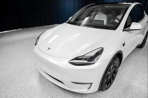 Pearl White Multi-Coat 2023 Tesla Model Y SUV