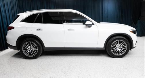 MANUFAKTUR Moonlight White Metallic 2026 Mercedes-Benz GLC 300 Base