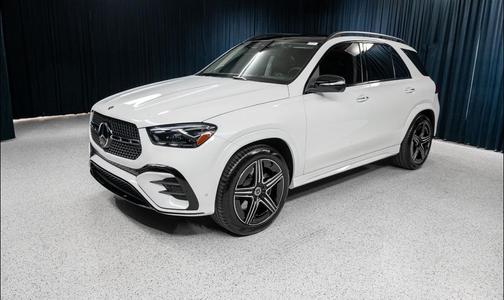 MANUFAKTUR Moonlight White Metallic 2026 Mercedes-Benz GLE 450 4MATIC
