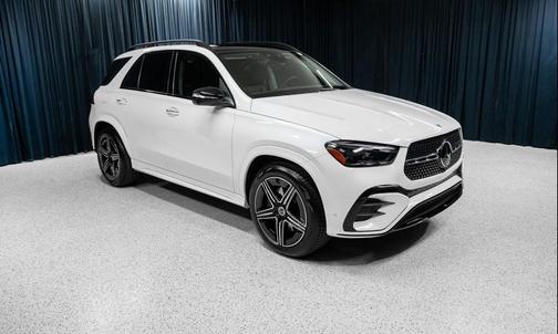 MANUFAKTUR Moonlight White Metallic 2026 Mercedes-Benz GLE 450 4MATIC