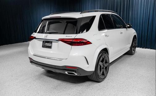 MANUFAKTUR Moonlight White Metallic 2026 Mercedes-Benz GLE 450 4MATIC