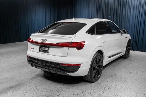 2024 Audi Q8 e-tron Prestige