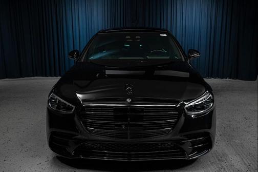 Obsidian Black Metallic 2026 Mercedes-Benz S-Class 4MATIC