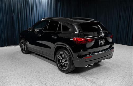 Night Black 2026 Mercedes-Benz GLA 250 4MATIC