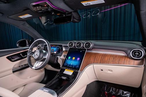 Obsidian Black Metallic 2026 Mercedes-Benz GLC 300 Base