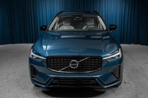 2024 Volvo XC60 Recharge Plug-In Hybrid T8 Ultimate Dark Theme