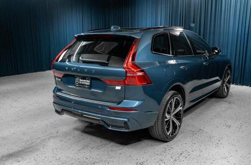 2024 Volvo XC60 Recharge Plug-In Hybrid T8 Ultimate Dark Theme