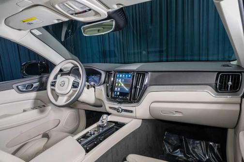 2024 Volvo XC60 Recharge Plug-In Hybrid T8 Ultimate Dark Theme