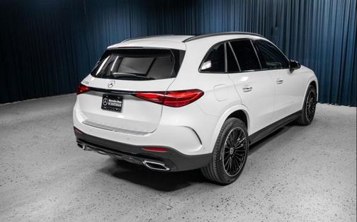 MANUFAKTUR Moonlight White Metallic 2026 Mercedes-Benz GLC 300 Base