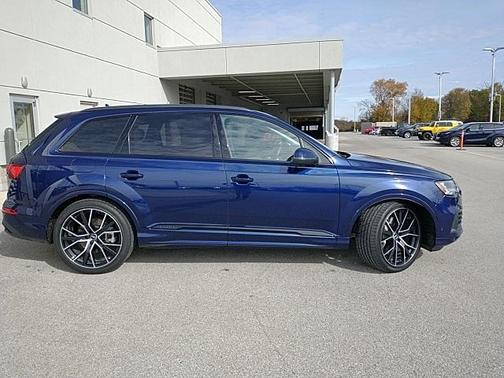 Photo 2 of 73 of 2021 Audi Q7 55 Prestige