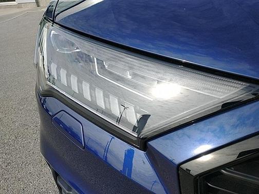 Photo 5 of 73 of 2021 Audi Q7 55 Prestige