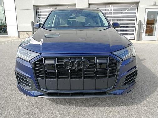 Photo 4 of 73 of 2021 Audi Q7 55 Prestige