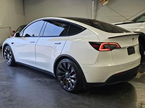White 2021 Tesla Model Y Performance Dual Motor All-Wheel Drive