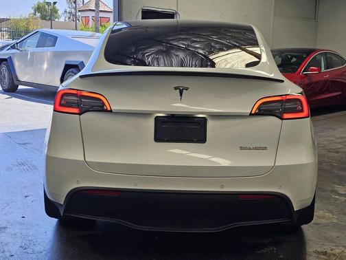 White 2021 Tesla Model Y Performance Dual Motor All-Wheel Drive