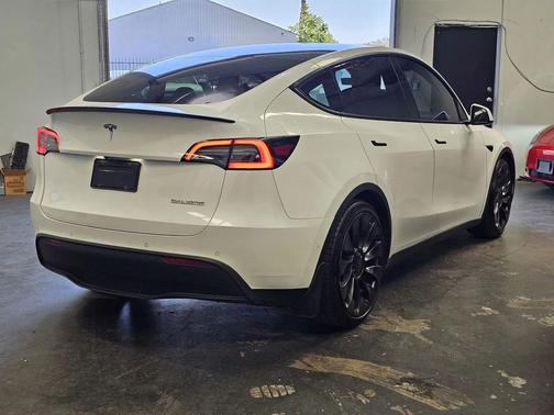 White 2021 Tesla Model Y Performance Dual Motor All-Wheel Drive