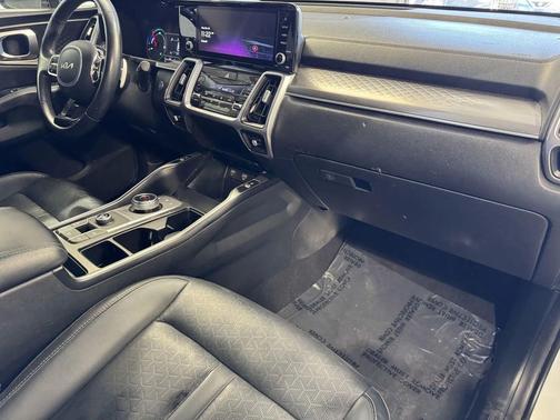 Snow White Pearl 2023 Kia Sorento Hybrid EX