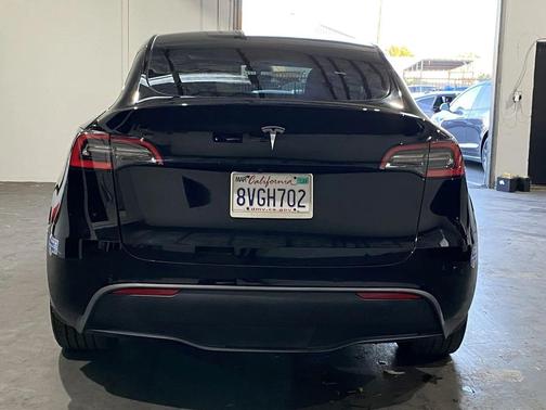 2021 Tesla Model Y Standard Range Rear-Wheel Drive