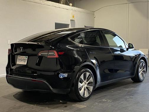 2021 Tesla Model Y Standard Range Rear-Wheel Drive