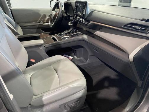 2021 Toyota Sienna 