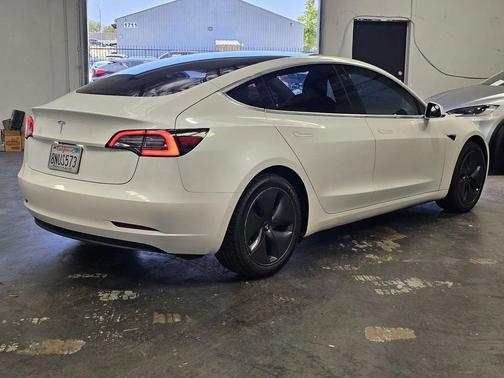 white 2020 Tesla Model 3 Standard Range Plus