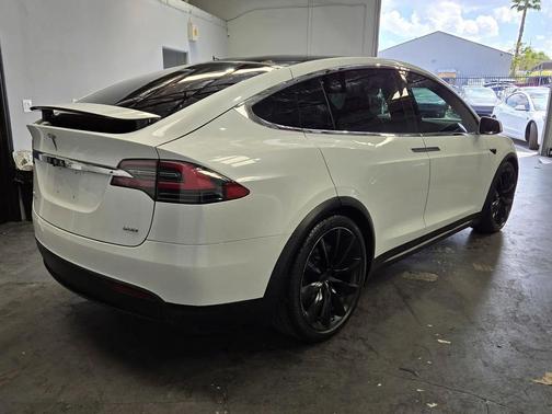 Pearl White Multi-Coat 2017 Tesla Model X