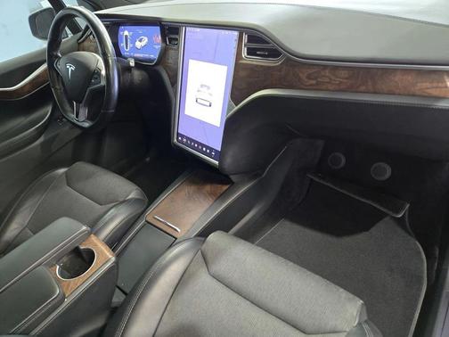 Pearl White Multi-Coat 2017 Tesla Model X