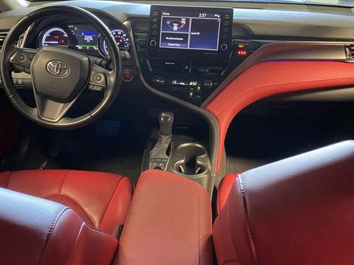 2022 Toyota Camry Hybrid SE