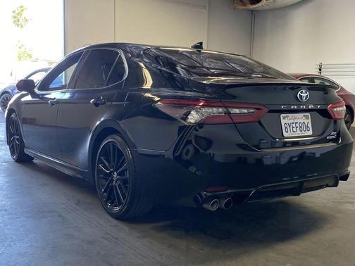 2022 Toyota Camry Hybrid SE