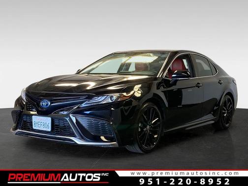 2022 Toyota Camry Hybrid SE