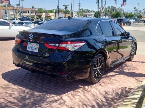 2021 Toyota Camry Hybrid SE
