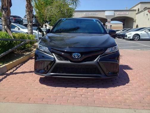 2021 Toyota Camry Hybrid SE