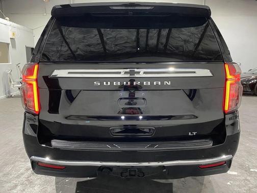 2023 Chevrolet Suburban LT