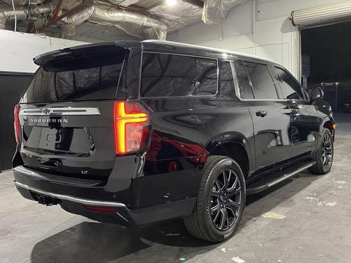 2023 Chevrolet Suburban LT