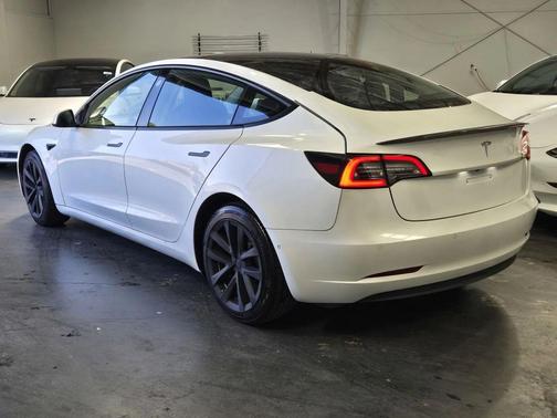 Pearl White Multi-Coat 2022 Tesla Model 3 Standard Range
