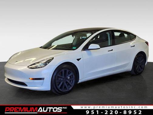 Pearl White Multi-Coat 2022 Tesla Model 3 Standard Range