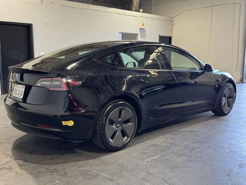 2022 Tesla Model 3 Standard Range