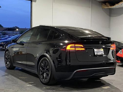 2022 Tesla Model X Base
