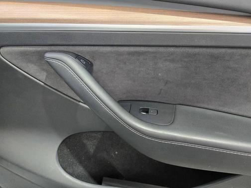 Pearl White Multi-Coat 2023 Tesla Model Y Long Range Dual Motor All-Wheel Drive