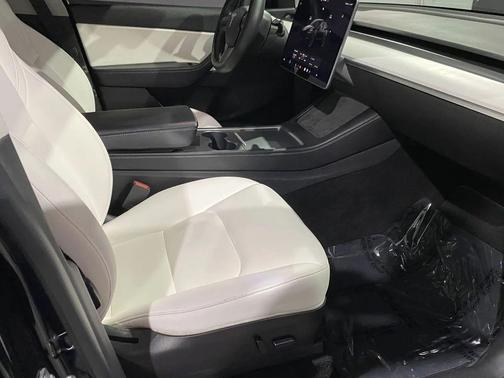 2022 Tesla Model Y Long Range Dual Motor All-Wheel Drive