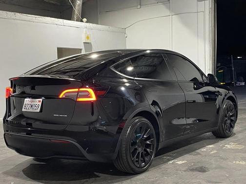 2022 Tesla Model Y Long Range Dual Motor All-Wheel Drive